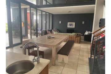 Luxury Beach Front Apartment on Canal - Spacious + Apartment, Durban - 4