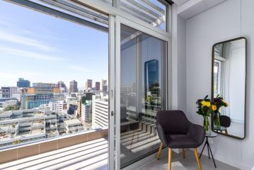 Luxury City View Retreat Apartment, Cape Town - 3