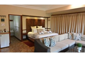 LUXURY EN-SUITE ROOM WITH LOUNGE @ 4 STAR GUEST HOUSE Guest house, Middelburg - 1