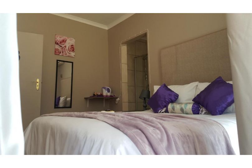 Luxury Heights Guesthouse Guest house, Newcastle - imaginea 7