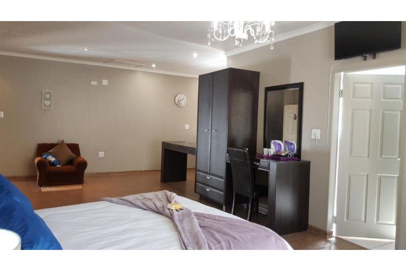 Luxury Heights Guesthouse Guest house, Newcastle - imaginea 2
