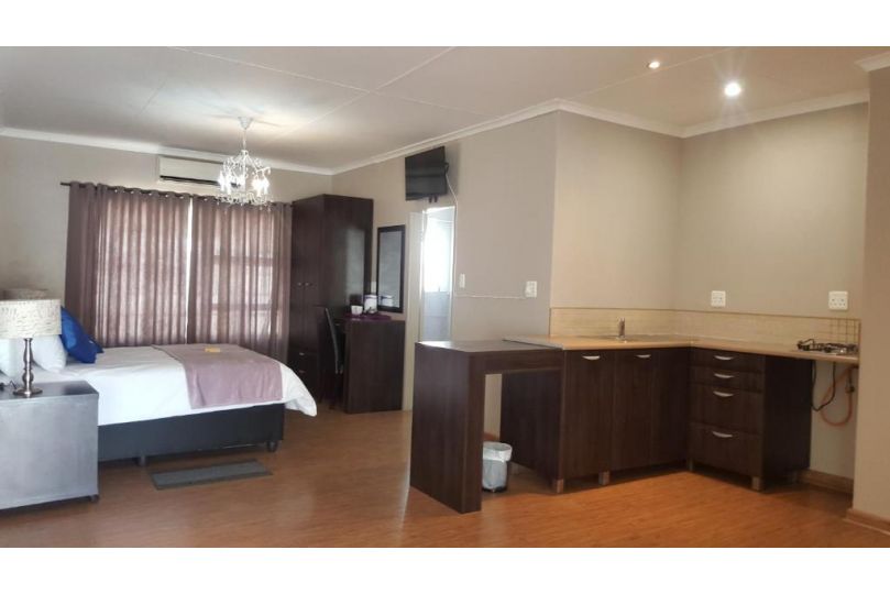 Luxury Heights Guesthouse Guest house, Newcastle - imaginea 5