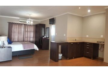 Luxury Heights Guesthouse Guest house, Newcastle - 5