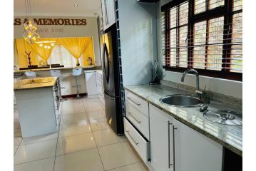 luxury holiday home Guest house, Kloof - 1