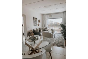 Luxury, Homely, Modern Oasis with a Pool & Gym - Broadacres, Fourways Apartment, Sandton - 1