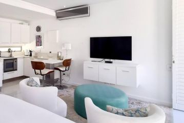 Luxury living in Camps Bay - Bachelor studio Apartment, Cape Town - 1