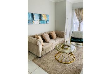 Luxury modern 1 bedroom Apartments Apartment, Pretoria - 5