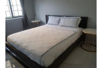 Luxury on 1B Patricia Guest house, Ballito - 2