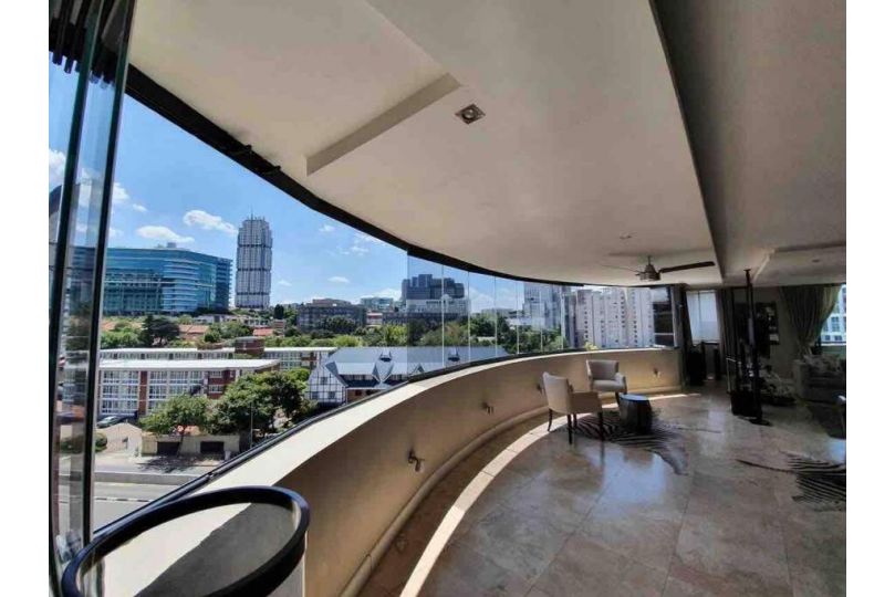 Luxury Penthouse In The Heart Of Sandton Apartment, Johannesburg - imaginea 2