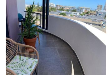 Luxury penthouse with exceptional views. Apartment, Cape Town - 1