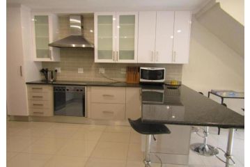 Luxury Spacious Executive Apartment, Sandton - 1