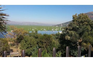 Luxury Studio Lake facing Harties Apartment, Hartbeespoort - 5