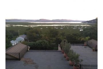 Luxury Studio Lake facing Harties Apartment, Hartbeespoort - 3