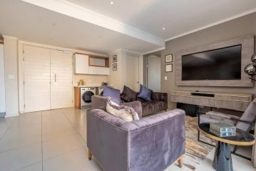 Luxury Two Bedroom Condo in Sandton, Johannesburg. Apartment, Johannesburg - 4