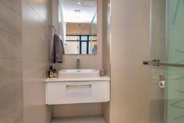 Luxury Two Bedroom Condo in Sandton, Johannesburg. Apartment, Johannesburg - 1