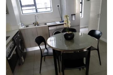 M&B SELF CATERING APARTMAENTS Apartment, Johannesburg - 4