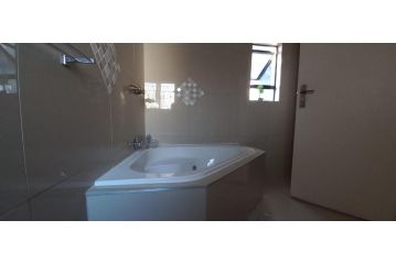 M n M Guesthouse Polokwane Central Guest house, Polokwane - 4