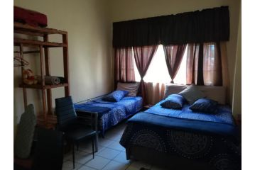 Mac Malone's Apartment, Nelspruit - 4