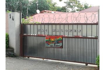 Mac Malone's Apartment, Nelspruit - 2