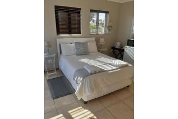 Madiolyn Apartment, Jeffreys Bay - 4
