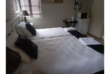 Madiolyn Apartment, Jeffreys Bay - 1