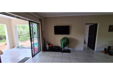 Mamba Bush House Guest house, Marloth Park - 4