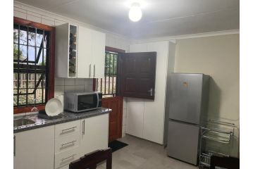 Man and Dog Log Cabin Apartment, Midrand - 1