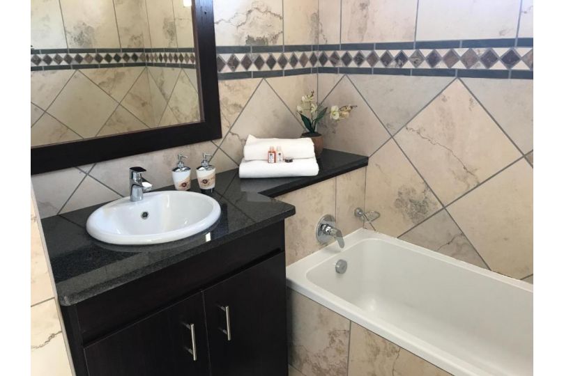 Manor Hills Guest Lodge Guest house, Rustenburg - imaginea 18