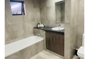Manor Hills Guest Lodge Guest house, Rustenburg - 1