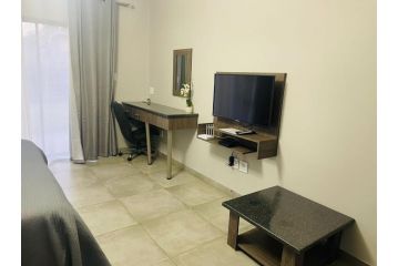 Manor Hills Guest Lodge Guest house, Rustenburg - 3