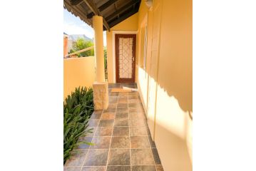 Marina Martinique B&B Bed and breakfast, Jeffreys Bay - 4