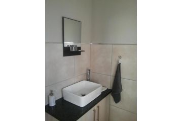Marina Martinique Selfcatering Guest house, Jeffreys Bay - 3
