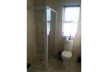 Marina Martinique Selfcatering Guest house, Jeffreys Bay - 4