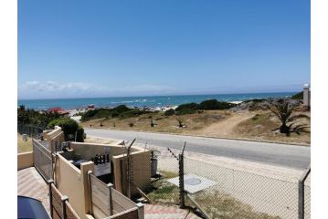 Marina Sands SeaView Apartment, Jeffreys Bay - 3