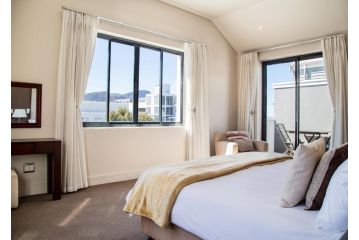 Marine Square Luxury Suites Apartment, Hermanus - 4