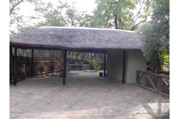 Marloth Kruger Little Manor Guest house, Marloth Park - 1