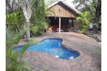 Marloth Kruger Little Manor Guest house, Marloth Park - 4