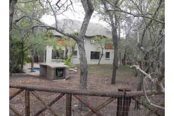 Marloth Kruger Little Manor Guest house, Marloth Park - 3