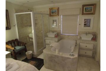 Marlyn and Dolfyn Self Catering Chalet, Paternoster - 4