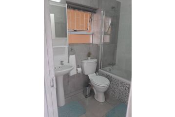 Mawethu Pinelands modern 2 bed Apartment, Cape Town - 3