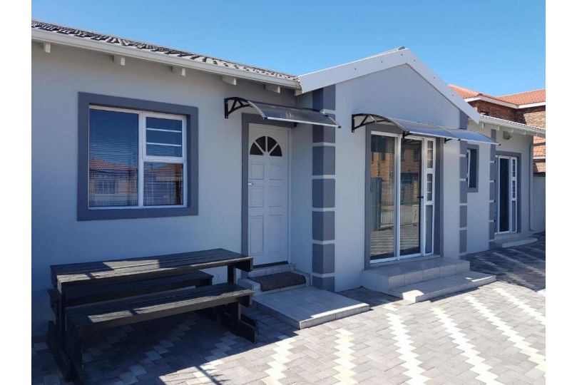 Me Casa Self catering Apartment, Port Elizabeth - imaginea 3