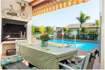 Meerendal Cottage-Affordable Luxury,Private Pool Apartment, Cape Town - 5