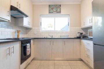 Memories Self-Catering at 5 on Smith Apartment, Oudtshoorn - 1