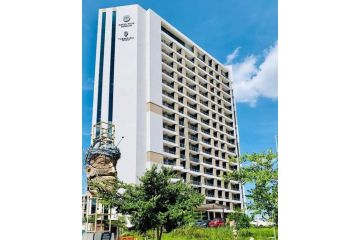 Menlyn Maine High Rise 1-Bedroom Luxury Apartment, Pretoria - 3