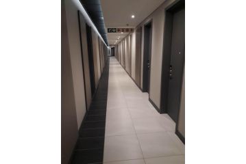 Menlyn Maine The Residence Trilogy - 4th Apartment, Pretoria - 5