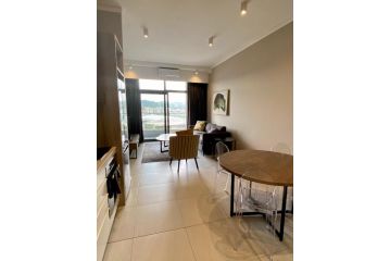 Menlyn Maine Trilogy 11th Floor Apartment, Pretoria - 4