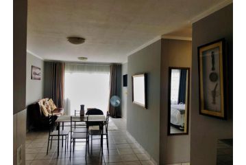 @Menlyn Place, Menlyn Maine, Pretoria - Accommodation Apartment, Pretoria - 5