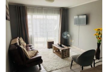 @Menlyn Place, Menlyn Maine, Pretoria - Accommodation Apartment, Pretoria - 3