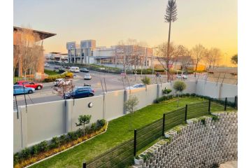 Mikeys Place on Lever with Fibre Uncapped WiFi Apartment, Midrand - 4