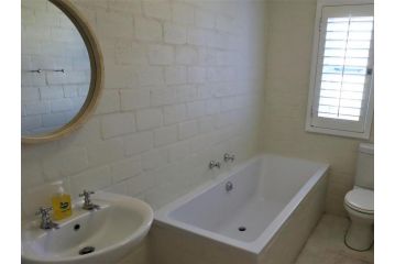 Milkwood Hideaway Apartment, Hermanus - 4